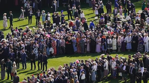 tinutele purtate de klaus iohannis si sotia sa carmen iohannis la incoronarea regelui charles al iii lea catalin botezatu