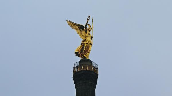 berlinul interzice drapelele ruse si sovietice pe 9 mai