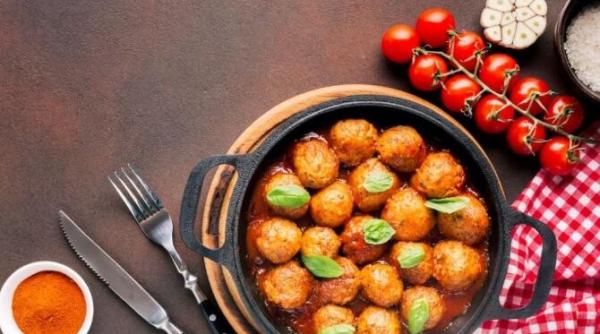 prepara o cina delicioasa si ieftina din orez si cartofi