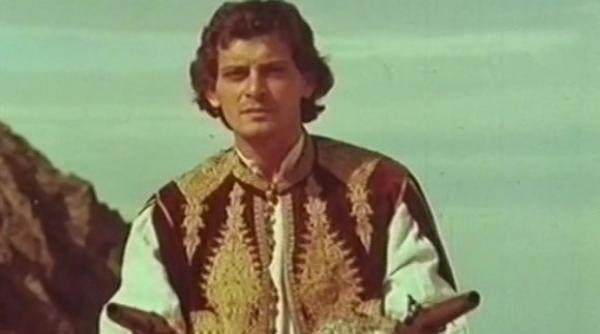 moartea stupida a lui adrian pintea un simplu implant dentar i a fost fatal iesea din casa acoperit cu un fular