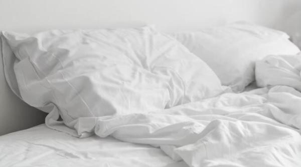 spune adio cearsafurilor sifonate toarna o lingura dintr un produs in masina de spalat