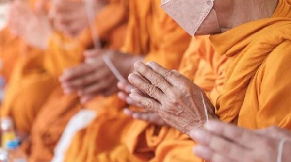 atrage bucuria si pacea in viata sapte sfaturi de la calugarii budisti care te ajuta