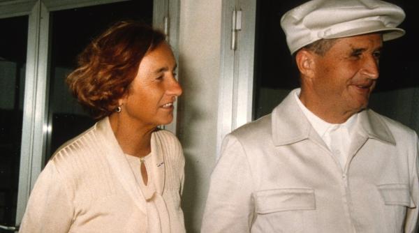 celebra teza de doctorat a elenei ceausescu si sapca lui nicolae ceausescu scoase la licitatie