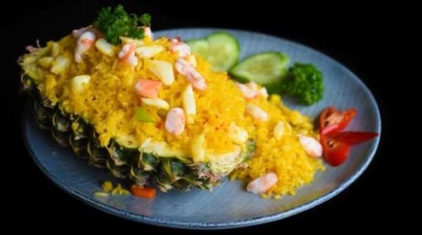 orez prajit cu ananas o combinatie exotica delicioasa