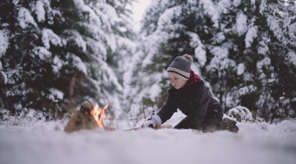 un copil de 8 ani a supravietuit doua zile in salbaticie mancand zapada s a ascuns sub un bustean de animalele padurii
