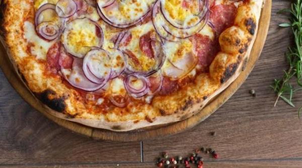 pizza cu bere cu umplutura de ceapa o delicatesa culinara care se face simplu