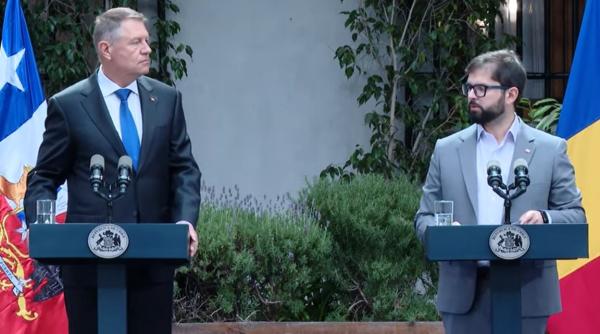 presedintele din chile care s a intalnit recent cu klaus iohannis a ramas blocat intr un tobogan de copii video