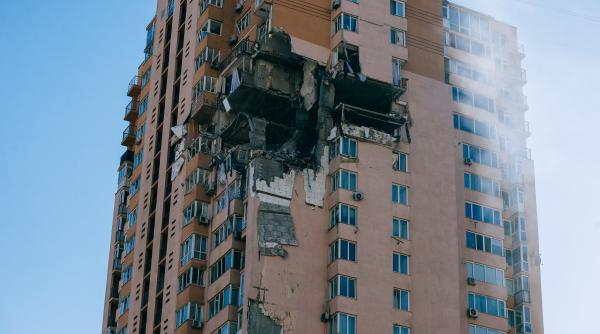 separatistii pro rusi raporteaza bombardamente in lugansk atacul a avut loc in asa numita zi a republicii din regiune video