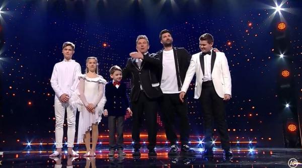 controversa cu romanii au talent sezonul 13 ucrainenii olya si valera trebuiau sa castige dezamagitor o aiureala ce talent e asta sa spui o poezie sa iei un premiu enorm nu e dreptate
