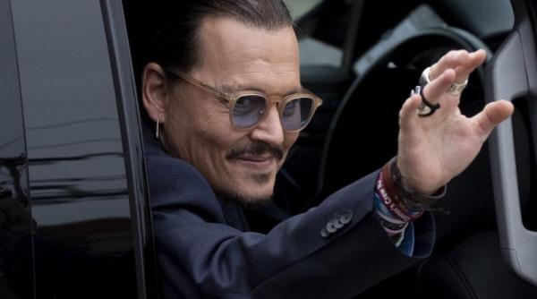 johnny depp a semnat un contract record in valoare de 20 de milioane de dolari
