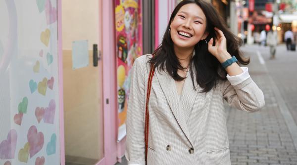 japonezii iau lectii pentru a reinvata cum sa zambeasca dupa pandemie