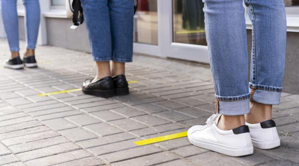 seful fiscului 20prc din impozite si taxe inca se platesc cu plasuta stand la coada in data de 25