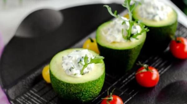 castraveti umpluti cu branza feta o gustare usoara de primavara