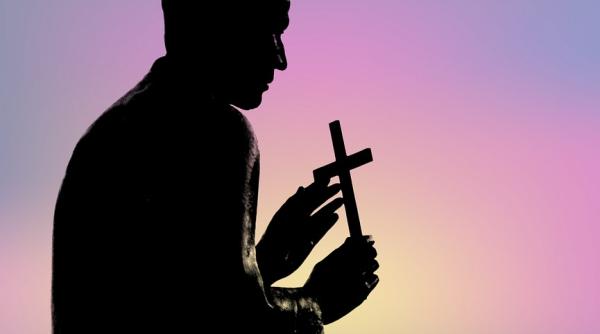 cum iti dai seama ca o persoana e posedata renumitul exorcist carlos martins spune care sunt cele 3 semne