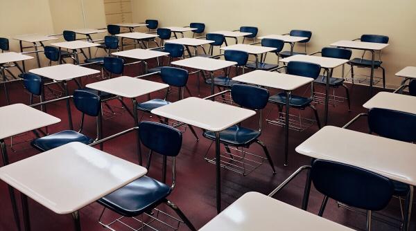 eram elev la ultima greva generala a profesorilor am crezut ca e cea mai tare vacanta pana s a reluat scoala