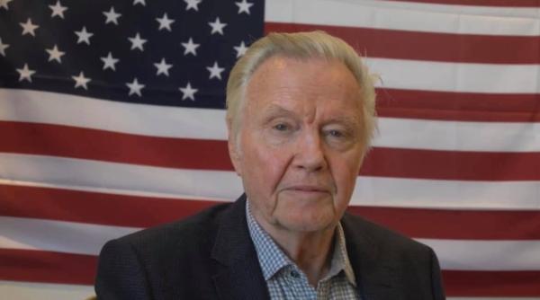 jon voight tatal angelinei jolie se afla in bulgaria pentru un nou film