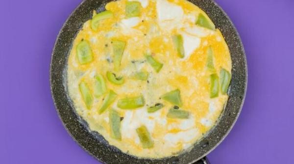 omleta cu sparanghel perfecta pentru a incepe ziua incarca te cu energie chiar de dimineata