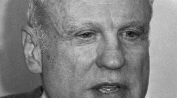 povestea lui alfred h moses fostul ambasador al sua la bucuresti care a dat o suma record pentru o biblie scoasa la licitatie o doneaza muzeului poporului evreu din tel aviv