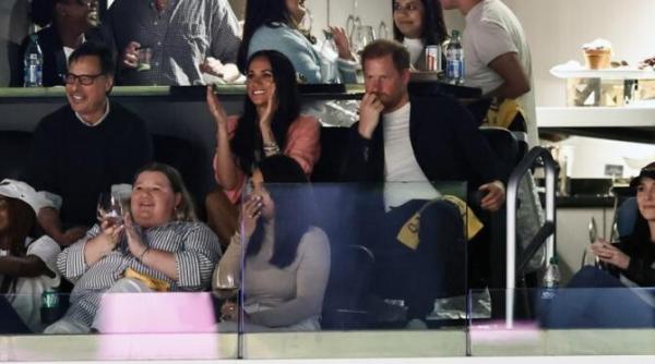 printul harry fugea dar nu l alerga nimeni badea eu si gadea am fost urmariti de niste paparazzi care nu cred ca erau paparazzi poate erau unii cu pensii speciale