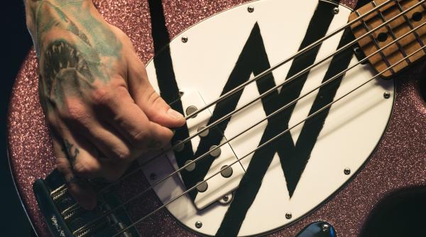 doliu in muzica a murit basistul andy rourke