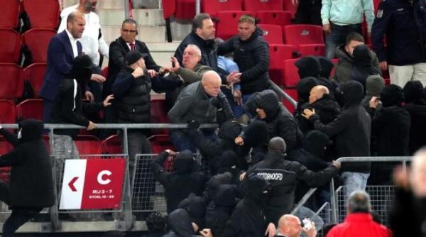 suporterii celor de la az alkmaar au mers sa le bata familiile jucatorilor de la west ham antrenor parintii mei si prietenii mei au fost de asemenea in tribune