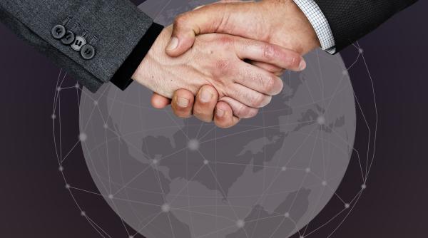 jeff bezos a semnat un contract cu nasa sunt in joc 3 4 miliarde de dolari