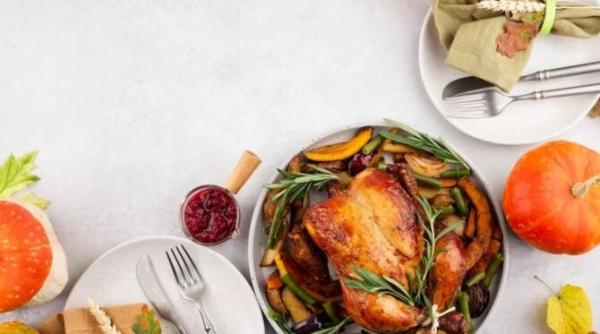 pui la cuptor umplut cu fructe uscate o mancare populara din bucataria poloneza