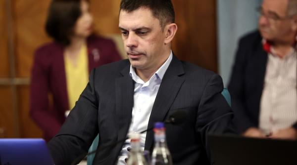 sondaj ce parere au romanii despre activitatea ministrului eduard novak al carui minister al sportului dispare prin comasare