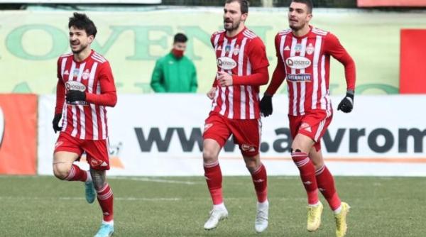 denis ciobotariu fotbalistul complet din romania are 24 de ani si a castigat deja toate trofeele interne