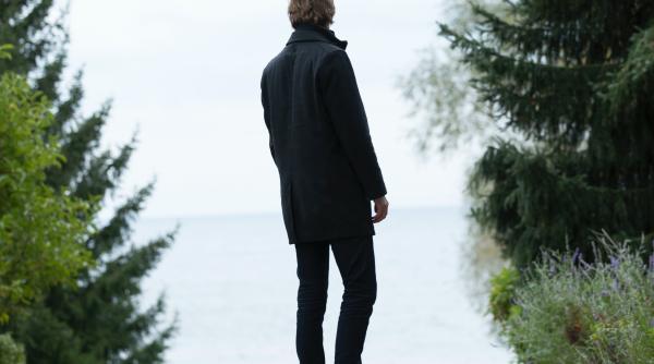 dupa zece ani de cand a ramas paralizat un barbat merge din nou dupa o reparatie digitala a maduvei spinarii