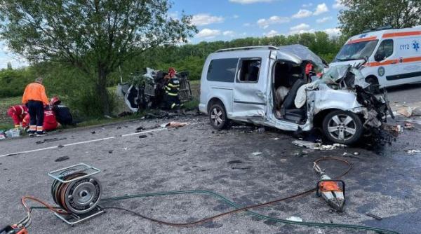 familia celor trei persoane decedate in accidentul de la secuieni jefuita in timpul inmormantarii