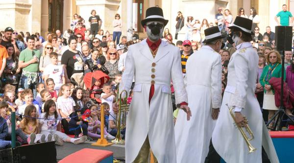 masca recital de comedie pentru copii si un spectacol despre bucuria de a fi roman de mihai malaimare la strazi deschise