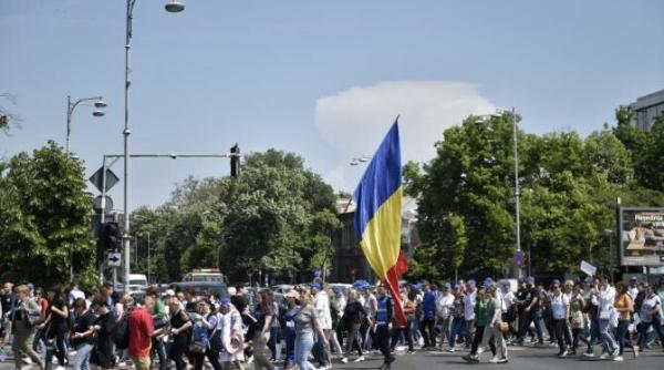 manea fsli dupa anunturile lui carbunaru vor iesi in strada 30 000 de dascali lumea s a inflamat si mai mult
