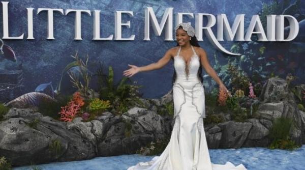 mica sirena a debutat pe primul loc in box office ul nord american in ciuda controverselor