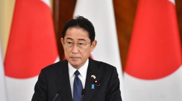 premierul japoniei isi concediaza fiul dupa ce au aparut imagini cu o petrecere privata nepotrivita la resedinta oficiala