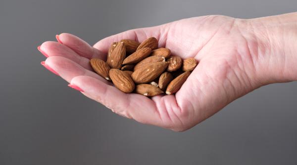 cand devin migdalele periculoase consumul in exces te poate otravi