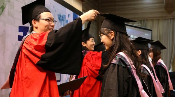 realitatile economice dure ale beijingului cei 11 6 milioane de absolventi din china se confrunta cu o piata a muncii fara job uri