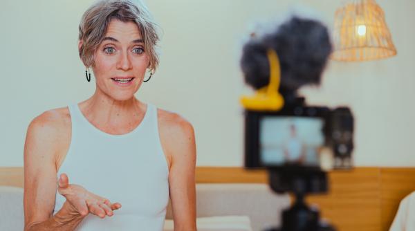 influencerii pot ajunge dupa gratii in franta o noua lege le va da de furca vedetelor care fac reclame mincinoase pe internet