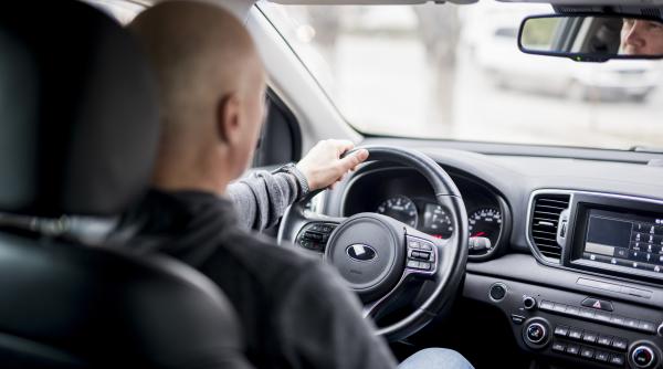 sofer prins in timp ce conducea cu 243km h pe autostrada a3 avea trei copii in masina