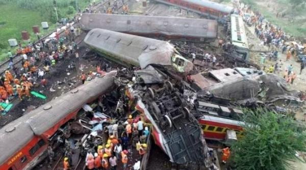 bilantul catastrofei feroviare din india ajunge la cel putin 280 de morti si 900 de raniti cel mai mortal accident din ultimii 20 de ani video