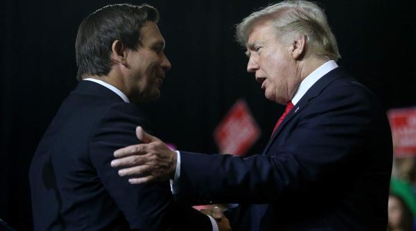 prima coliziune intre trump si desantis dar cu manusi marile diferente dintre ei si un scenariu pentru confruntarea cu joe biden din 2024