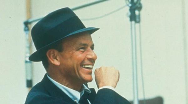 la asta nu te ai fi asteptat cu ce obiecte ciudate a fost inmormantat frank sinatra
