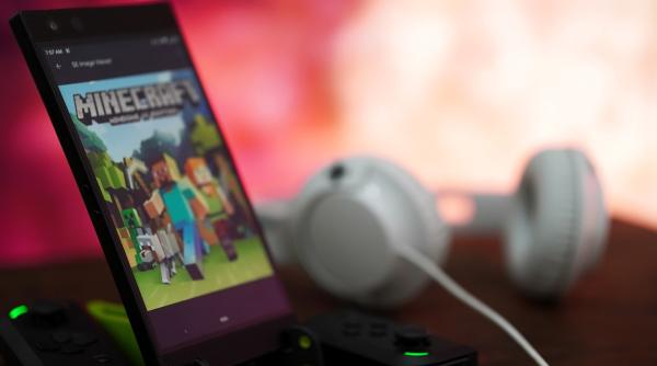 o fata a luat cardul mamei sale si a cheltuit 64 000 de dolari pe jocuri video femeia a ramas socata cand a vazut cu cat a ramas in cont