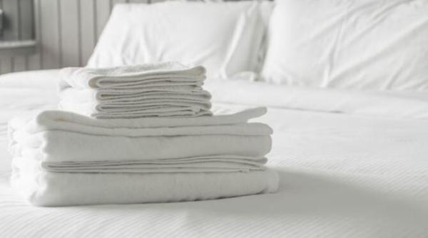 lenjeria de pat va mirosi frumos ca la hotel trucurile cameristelor au fost dezvaluite