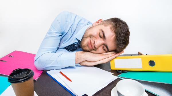 7 mld de euro atat ne costa minivacantele angajatilor din administratia publica eu as propune sa le fie taiat salariul sa sufere la punga chirieac e scandalos nu v ati gandit ca