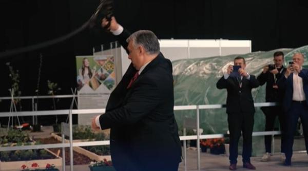 imagini virale cu viktor orban in timp ce manuieste biciul video