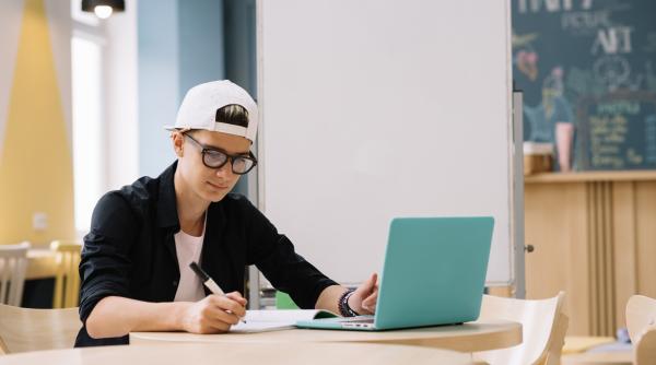 intarzie banii de calculatoare pentru elevii si studentii din familii cu venituri mici