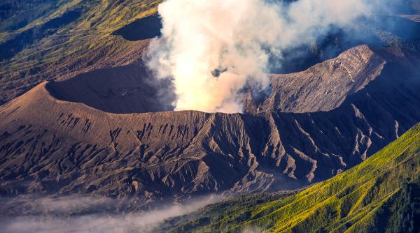 vulcanul mayon a erupt mii de filipinezi au fost evacuati