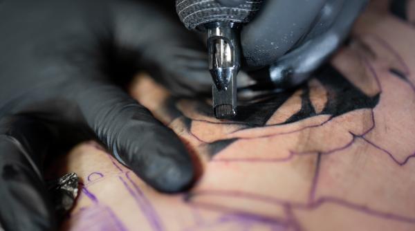 tatuaj controversat viral pe tiktok ce e mazgaleala asta video