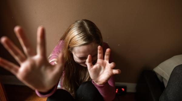 perchezitii la un grup de proxeneti care foloseau metoda loverboy in bucuresti cluj napoca si in ilfov